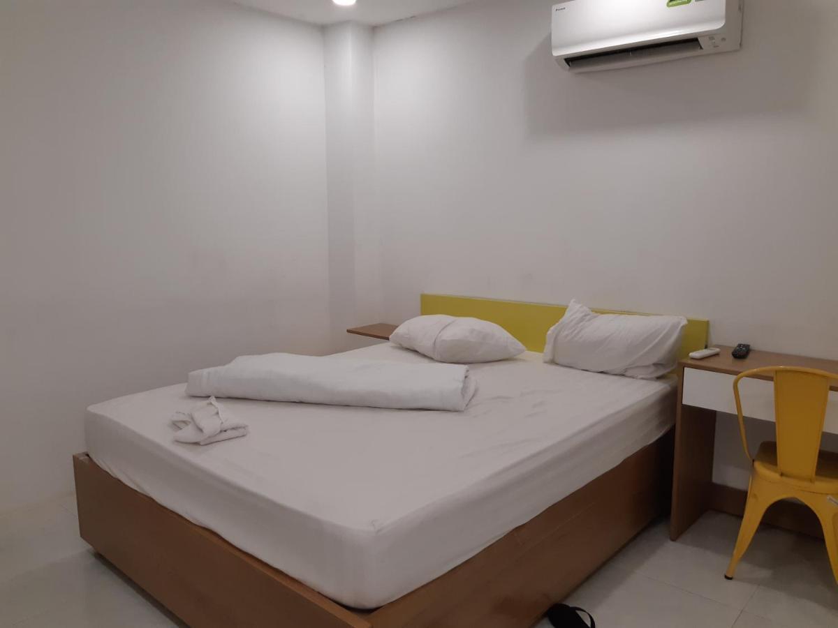 Yelo Hostel & Cafe ホーチミン市 エクステリア 写真