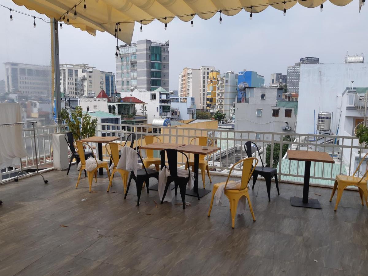 Yelo Hostel & Cafe ホーチミン市 エクステリア 写真