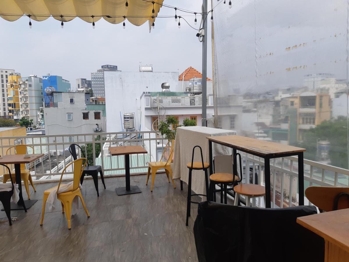 Yelo Hostel & Cafe ホーチミン市 エクステリア 写真