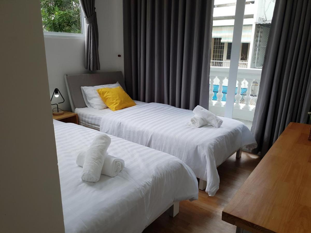 Yelo Hostel & Cafe ホーチミン市 エクステリア 写真