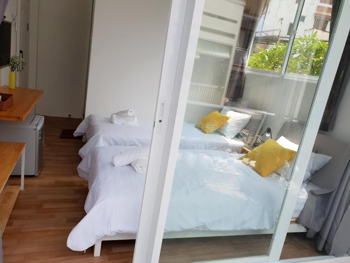 Yelo Hostel & Cafe ホーチミン市 エクステリア 写真